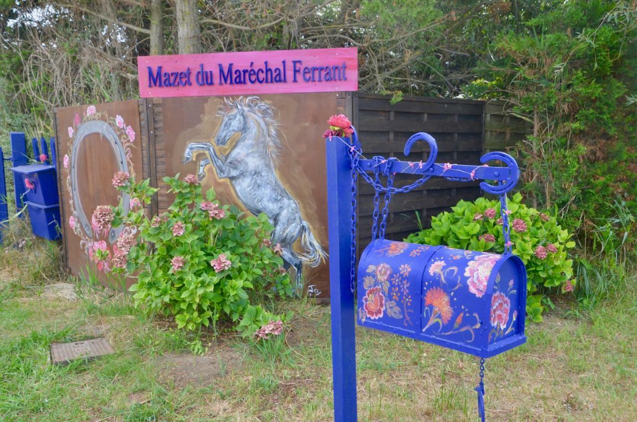 Gites Chambres D'Hotes Mazet Du Marechal Ferrant Сент-Мари-де-ла-Мер Экстерьер фото